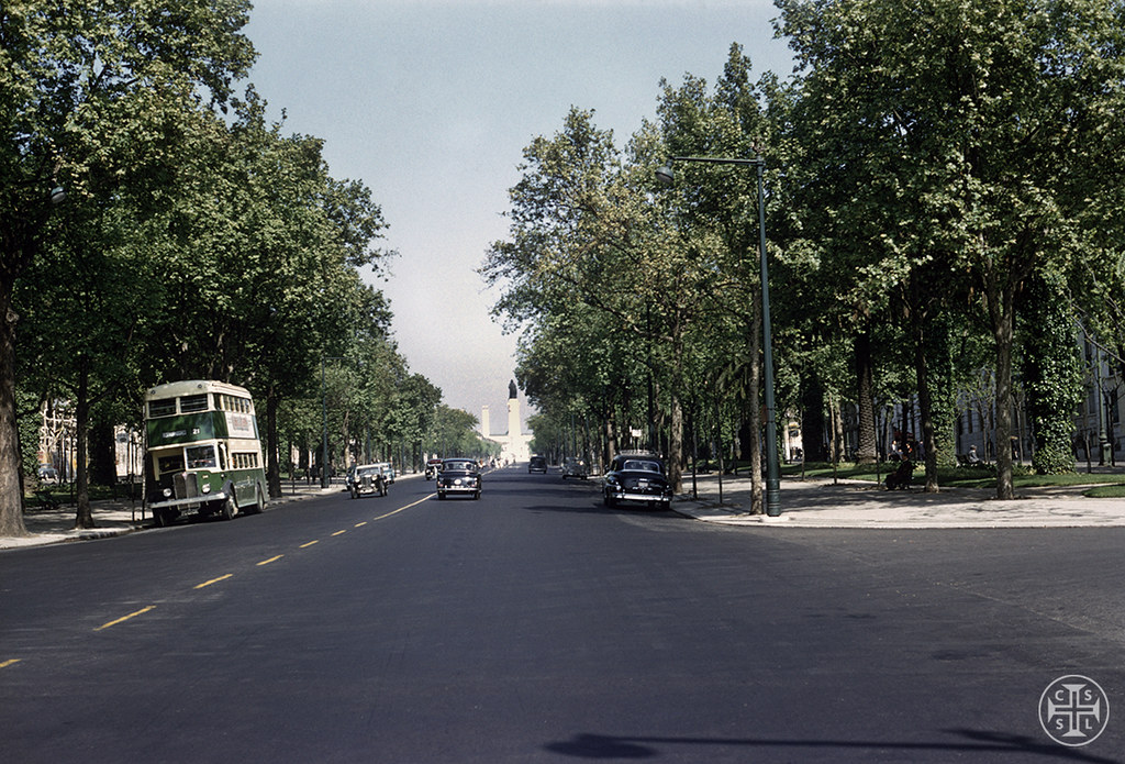 «Avenida», Lisboa, c. 1960. Portimagem, Saudade 1445, in Flickr.