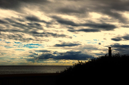 pordosol sunset farol lighthouse silhuetas silhouettes nuvens clouds mar sea melbourneaus