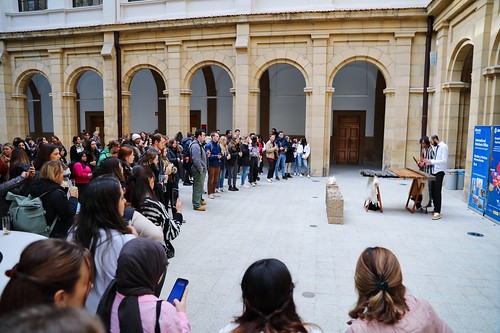 Bienvenida a estudiantes internacionales en el campus de Bilbao
