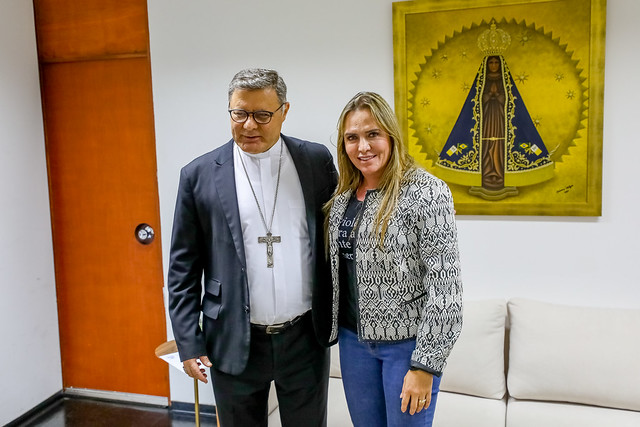 Governadora em exercício é recebida pelo arcebispo de Brasília