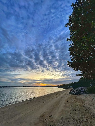 Pasir Ris Beach by cattan2011, Pasir Ris Beachsunrisephotography sunrisephotos sunrise 新加坡 waterscape seascape cloudscape cloud enj