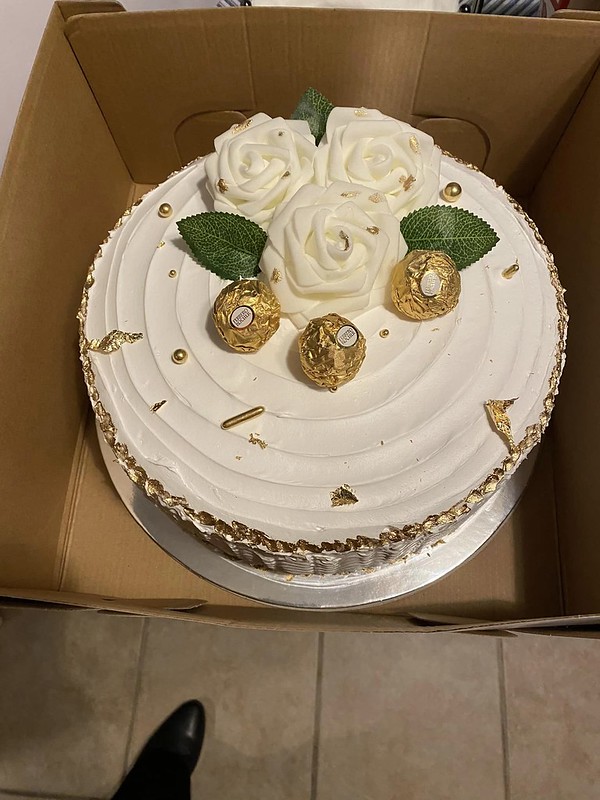 Cake by Momma Gloria’s Desserts