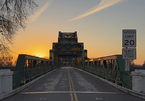 Sunset - Freeport Bridge - California by Thad Roan - Bridgepix, Overview by Bridgehunter

Bascule bridge over Sacramento River in Freeport

Location
Sacramento Coun