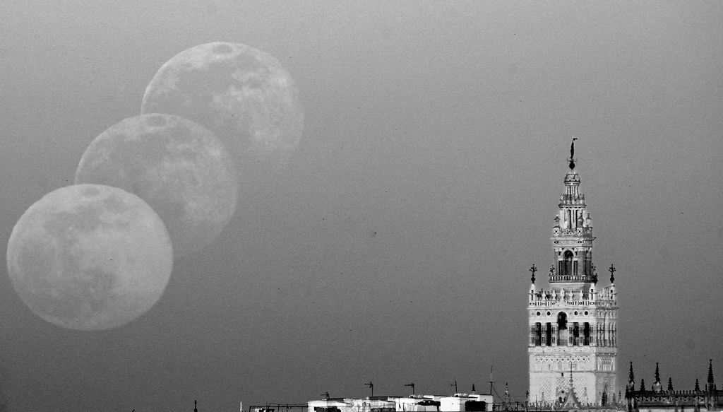 Salida de la Luna llena el día 5 en Sevilla