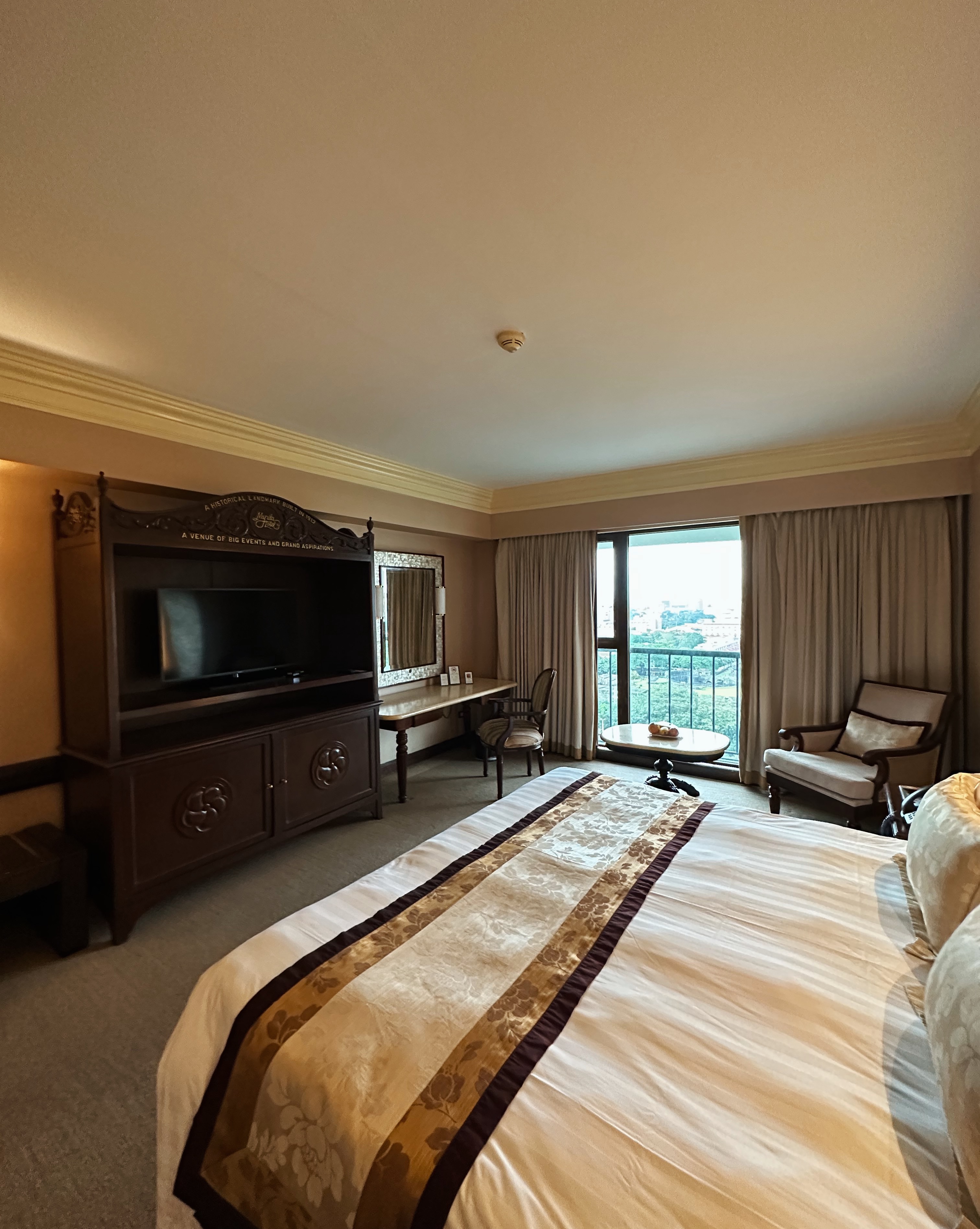 Affordable Staycation in Manila Hotel \