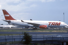TAM A330-243 PT-MSD CDG 16/06/2001
