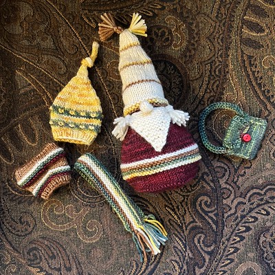 I finally sat down, picked up and finished my Gnome-Made Gifts by Sarah Schira that I started December 1st for the Gnome MKAL 11!