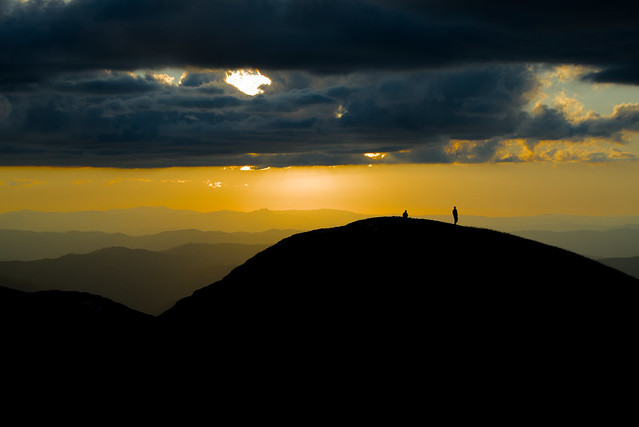 Waiting for the sun to set over Mount Feathertop