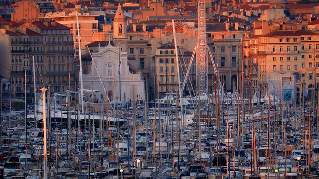 Marseille Vieux Port, dense cité.