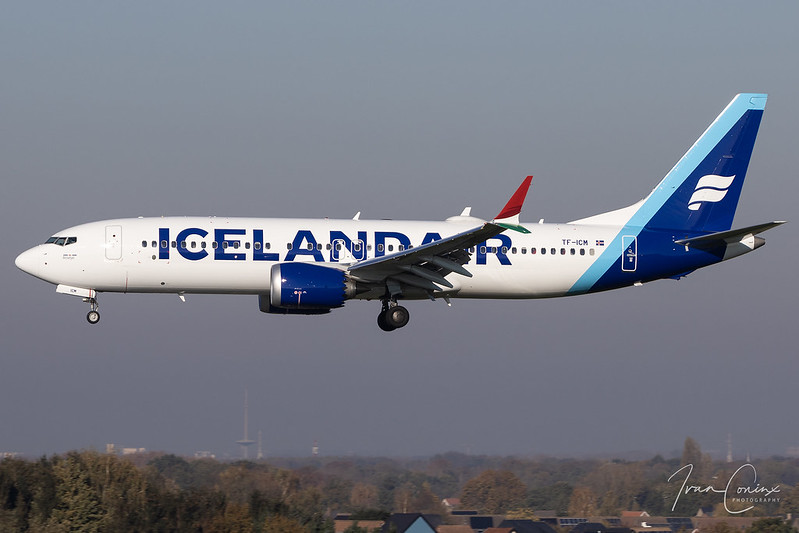 Boeing 737 MAX 8 – Icelandair – TF-ICM – Brussels Airport (BRU EBBR) – 2022 11 14 – Landing RWY 25L – 03 – Copyright © 2022 Ivan Coninx