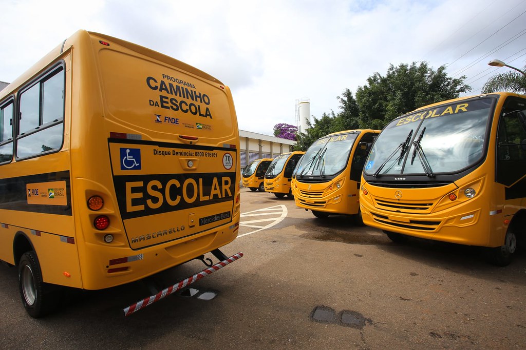 Entrega de ônibus escolares em Jundiaí