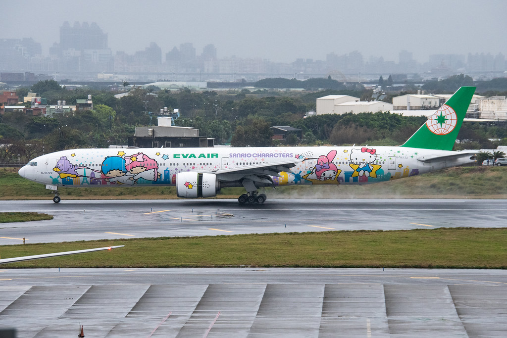EVA AIR | Boeing 777-300ER | B-16722 | Hello Kitty Shining… | Flickr