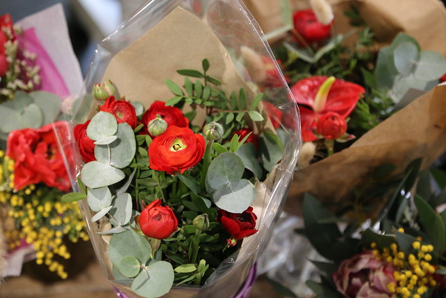 Vente de fleurs par le lycée Gabriel Péri de Toulouse au rectorat le 14 février 2023