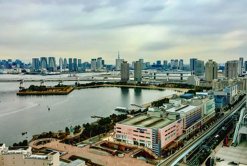 tokyobay rainbowbridge aquacitymall futuristicyurikamometrain statueofliberty waterfront water skyline entertainmenthub cityscape city birdeyeview reflections afternoon tokyo japan レイン お台場 日 photography iphone flickr