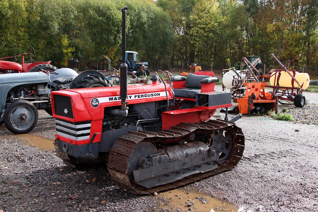 Massey Ferguson 164 C crawler tractor