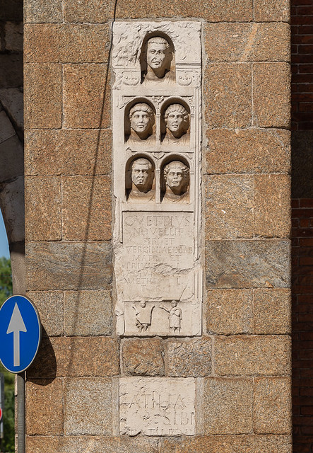 stele funeraria di C. Vettius (copia), archi di Porta Nuova, Milano