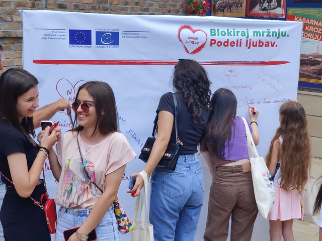 SERBIA: Public discussion for young people "Block the hatred. Share the love!" in Novi Pazar