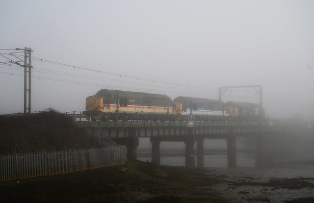 DRS Class 37 Convoy, 0Z37, 09.44 Stowmarket DGL - Willesden, 37419 leading, with 37425 & 37 401 bringing up the rear, passing over a foggy River Stour at Cattawade, Manningtree. 14 02 2023