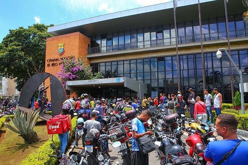 Motociclistas protestam na CMBH por regulamentação de serviço de aplicativo por moto em Belo Horizonte