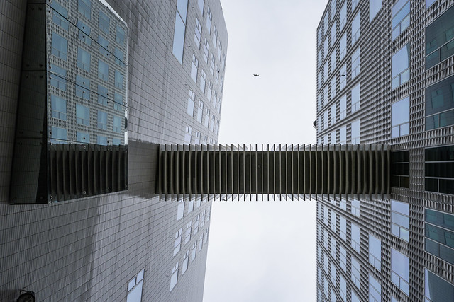 Amsterdam - IJdok - Walking bridge - Looking up