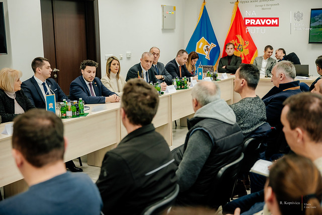 Dritan Abazović sa ministrima - sastanak sa poljoprivrednicima