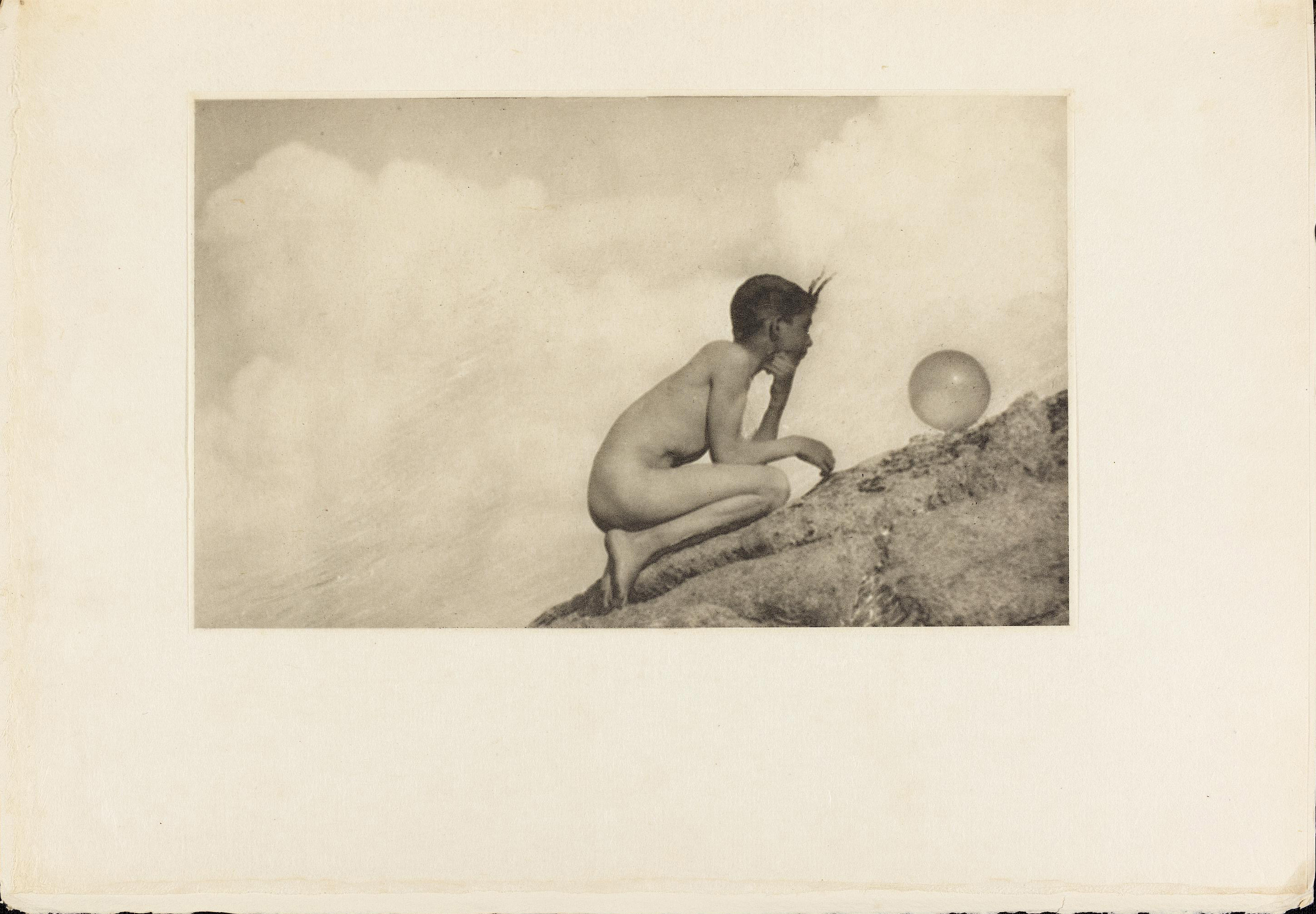 Anne W. Brigman :: The Wondrous Globe. Camera Work: A Photographic Quarterly — 1912 (Heft 38)