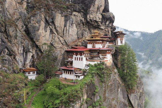Bernard Gagnon, Taktsang Palphug Monastery (CC-BY-SA-4.0,3.0,2.5,2.0,1.0), Bhutan
