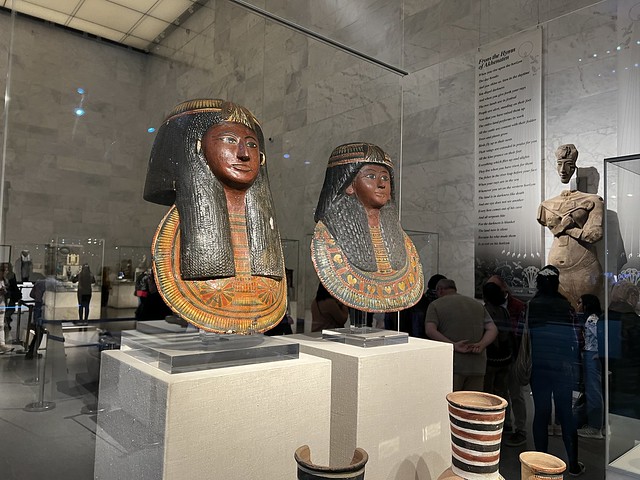 Máscaras funerarias en el Museo Nacional de la Civilización Egipcia (El Cairo, Egipto)