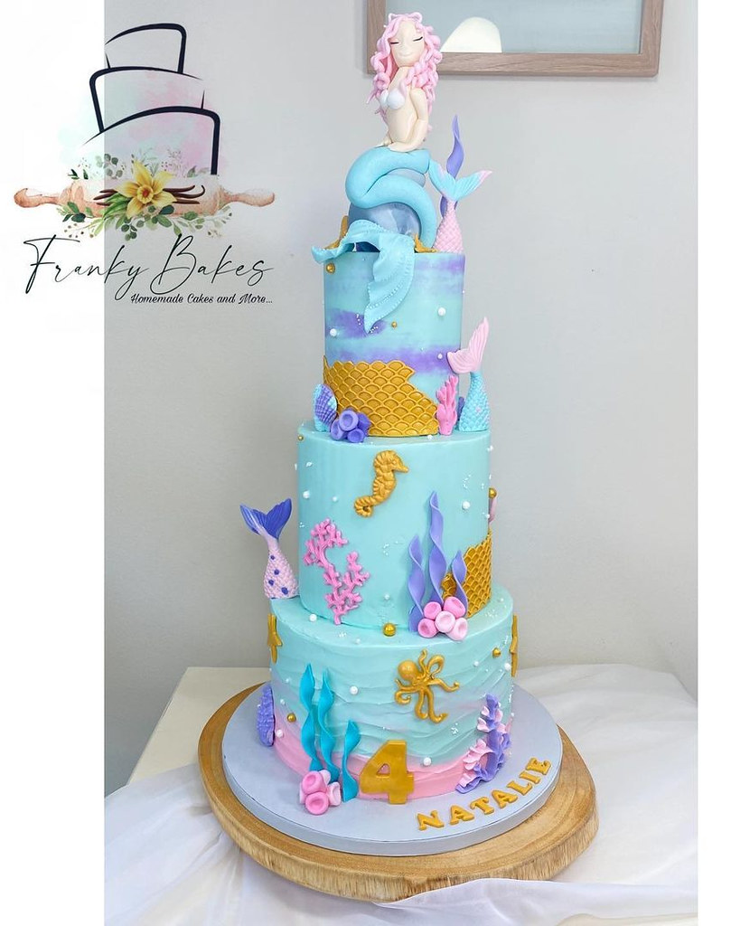 Cake by Franky Bakes