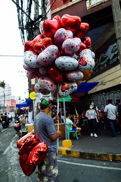 Valentine's Day in Manila- balloon vendor