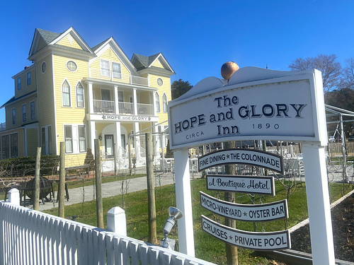 The Hope and Glory Inn Boutique hotel and restaurant in Irvington, VA