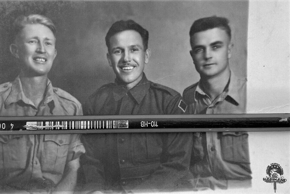 Three Australian soldiers - WW2