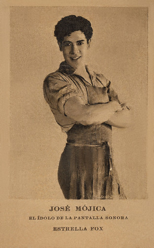 José Mojica in Cuando el amor ríe (1930)