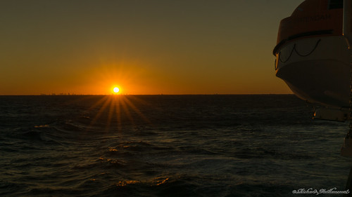 coucherdesoleil sunset fortlauderdale nieuwstatendam usa 09281 bateau de sauvetage devant le coucher soleil rescue boat front rescueboat sel24105 a6000