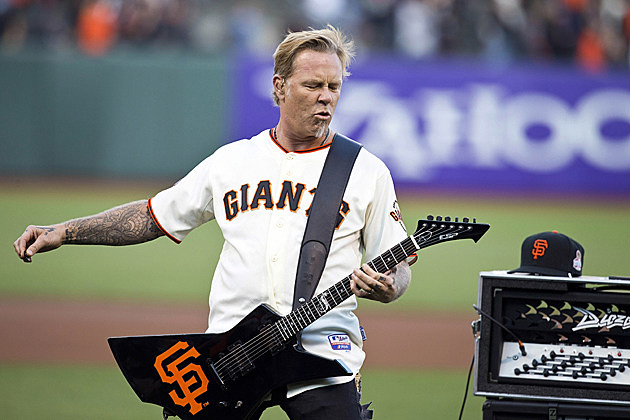 Учасники гурту «Metallica» виконали гімн США на відкритті бейсбольного матчу. Відео.