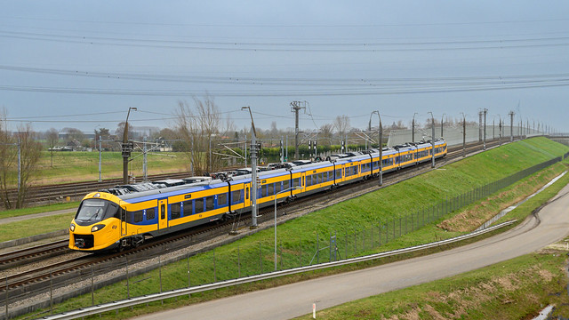 Lage Zwaluwe ICNG 3208 trein 82042