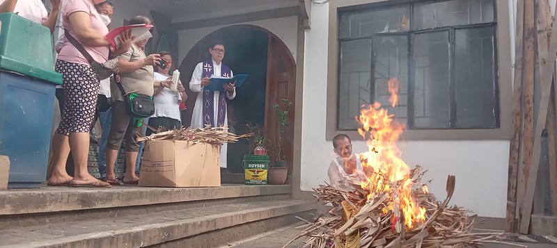 Filipinas - Preparaciones para el Miércoles de Ceniza en la Parroquia Virgen de Luján
