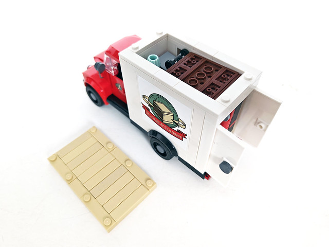 LEGO Icons Moving Truck (40586)
