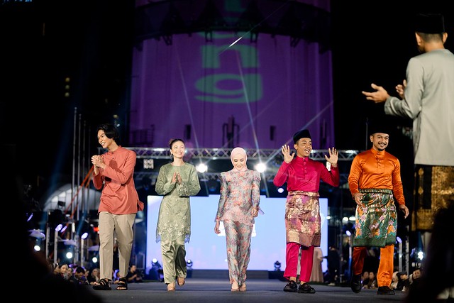 Pertunjukan Fesyen Bulan Bintang Bernilai Rm2Juta, Pecah Rekod Malaysia