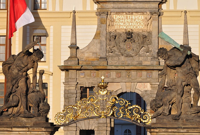 La Lutte des Géants, Ignaz Platzer (1717-1787), portail rococo du château (1740-1780), Hradčany, Mala Strana, Prague, République tchèque.