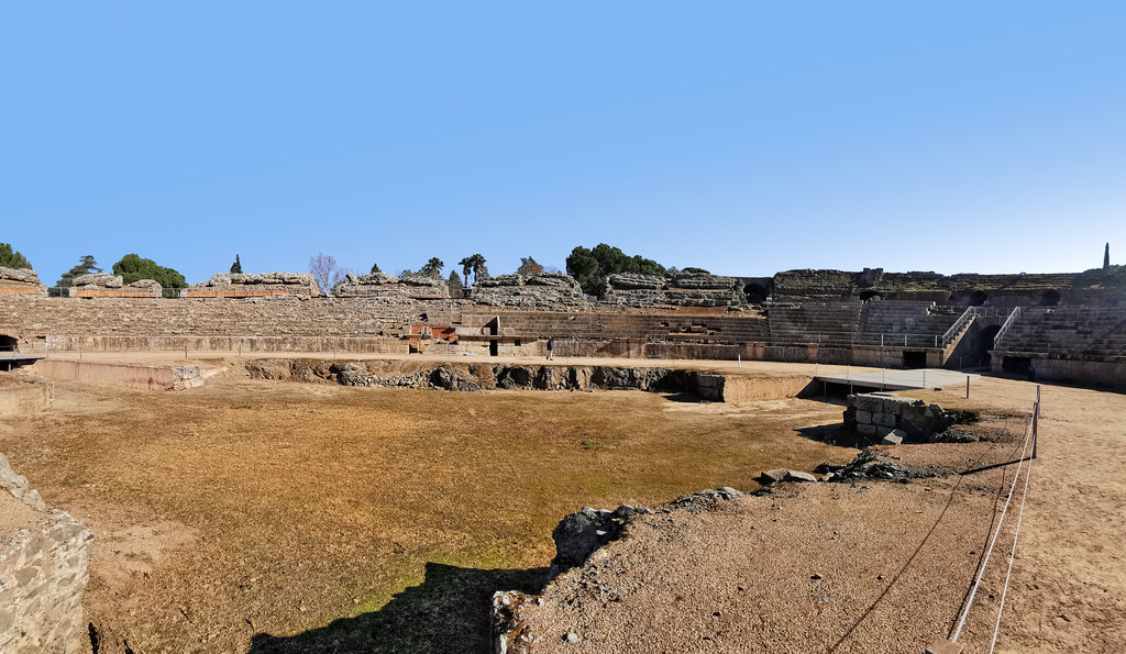 arena y gradas interior de Anfiteatro romano de Mérida Badajoz 01