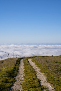 Una strada sulle nubi