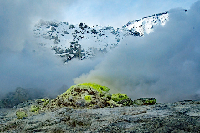 Volcanic fume at Iouzan (Sulfur Mountain)