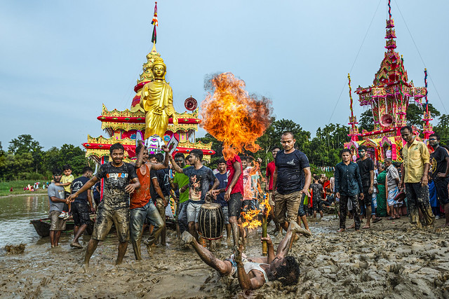 Jahasa Vasa festival of the Buddhist community  - জাহাজ ভাসা উৎসব