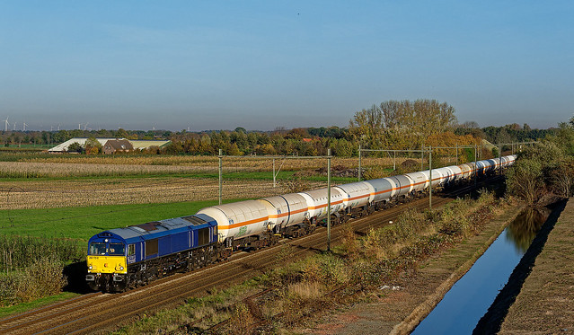 Roosendaal: Railtraxx 266 113-0