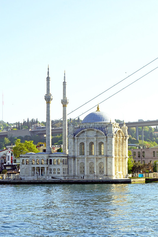 Мечеть Ортакёй со стороны Босфора