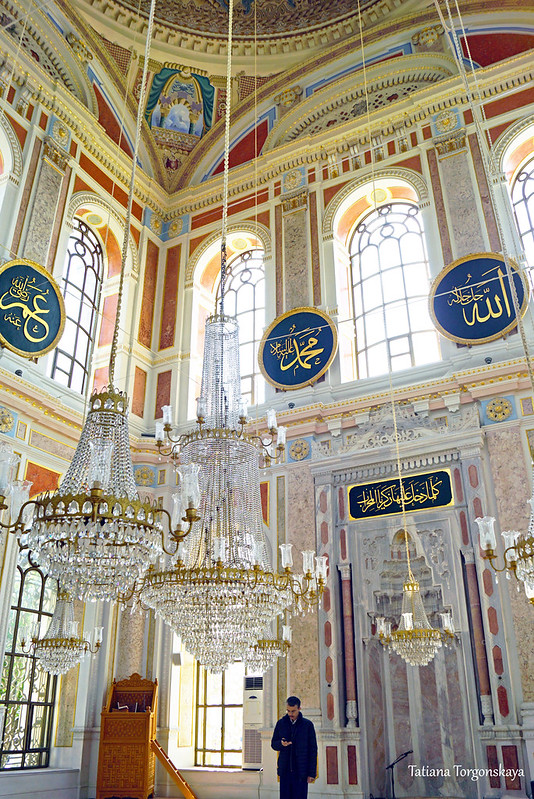 Интерьер мечети Ортакёй