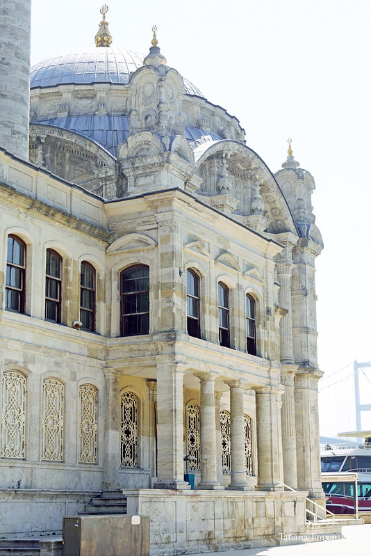 Вход в султанский павильон мечети Ортакёй