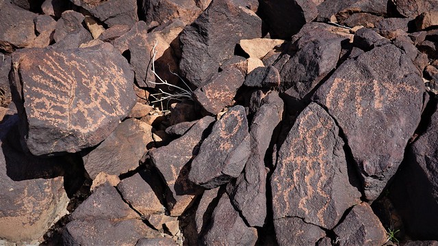 Petroglyph rocks SR604131 (2)