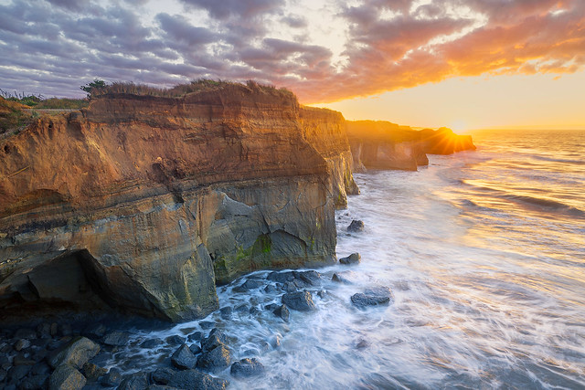 Cliffs at Waverley Beach